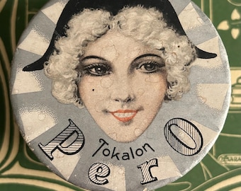 French, Tokalon PerO Powder Box, Circa 1930s, Featuring René Lalique's Petalia Illustration