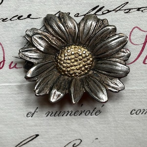 Paris or Marguerite Daisy Brooch Made for the League of Patriotic French Women, Circa 1920s, by Mellerio-dits-Meller