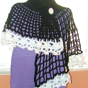 PDF  Wicked! An Asymetrical Creepy Skull Capelet