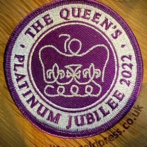 Emblema comemorativo bordado do Jubileu de Platina da Rainha