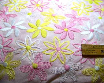 1960s Embroidered Linen Fabric: Daisy Floral, Pink & Yellow (42&quot;x36&quot;) InvAm