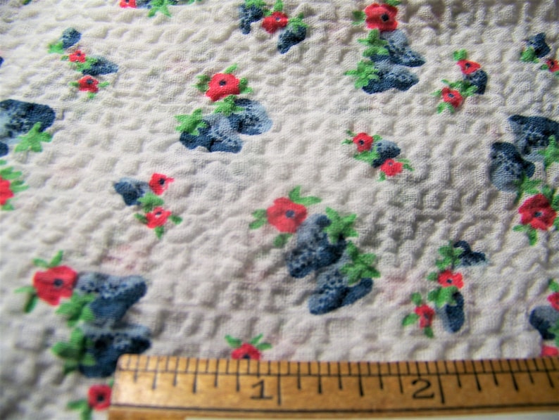 Vintage 1930/'s Cotton Seersucker Fabric STRAWBERRY FLORAL Blues Red Green White 31 Wide x 35 Long Quilting Glamping Rockabilly InvAm