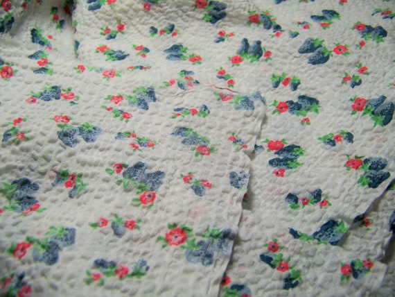 Vintage 1930/'s Cotton Seersucker Fabric STRAWBERRY FLORAL Blues Red Green White 31 Wide x 35 Long Quilting Glamping Rockabilly InvAm