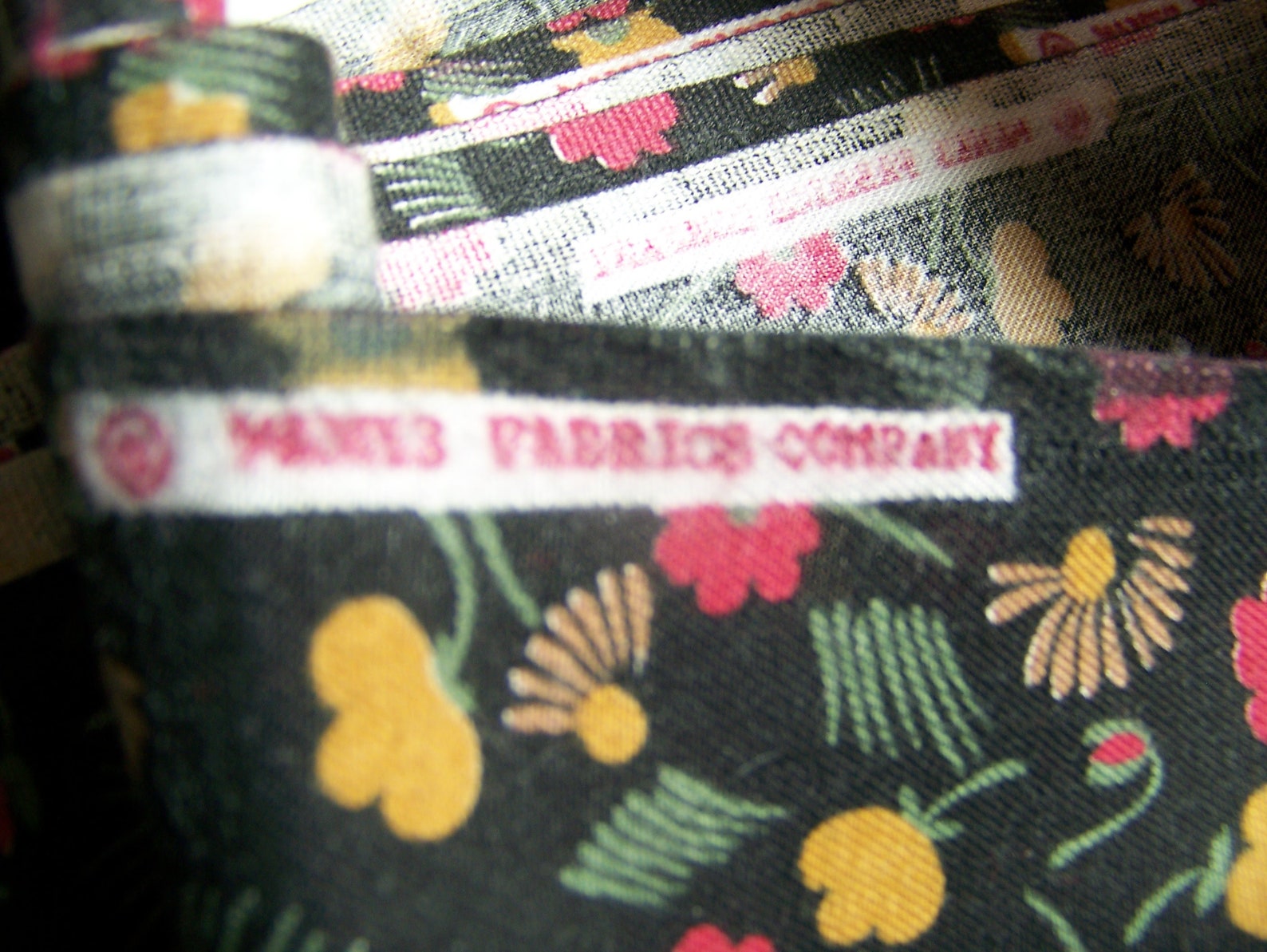 1970's Cotton MANES Fabric DAISY FLORAL 44 W X Etsy