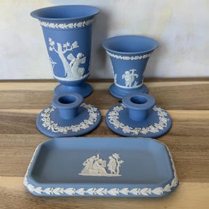 ウェッジウッド　青い陶器の置物セット 5枚 ウェッジウッドブルーホワイト - Etsy 日本
