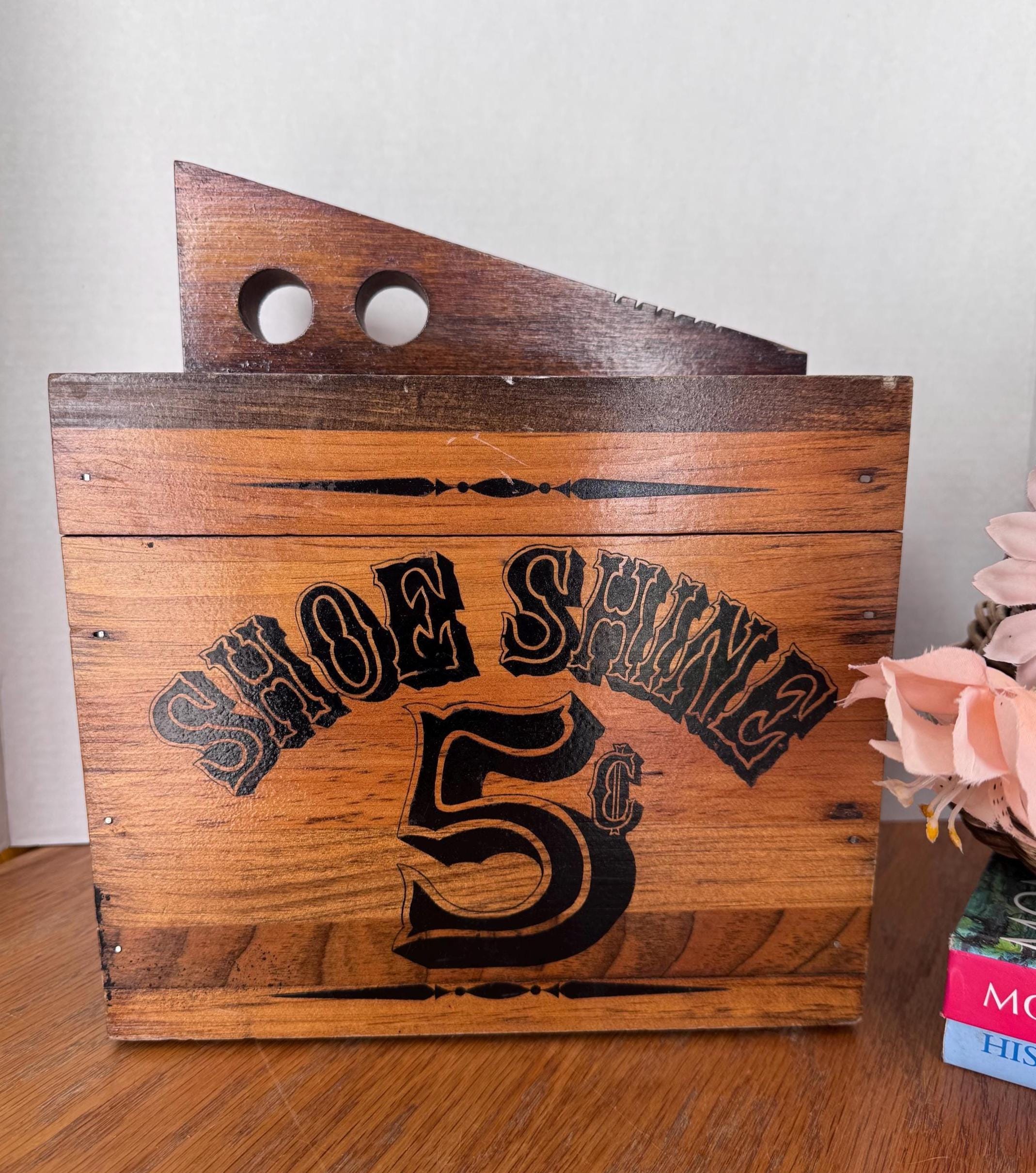 Vintage Shoe Shine Valet/box With Shoe Shining Necessities  display picture 2