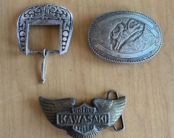 Selección de hebillas de cinturón de metal vintage - Motocicletas Kawasaki, Ariat y Bull Rider Rodeo