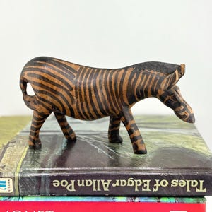 Geschnitzte, handgemachte hölzerne Volkskunst, afrikanische Zebra-Figur