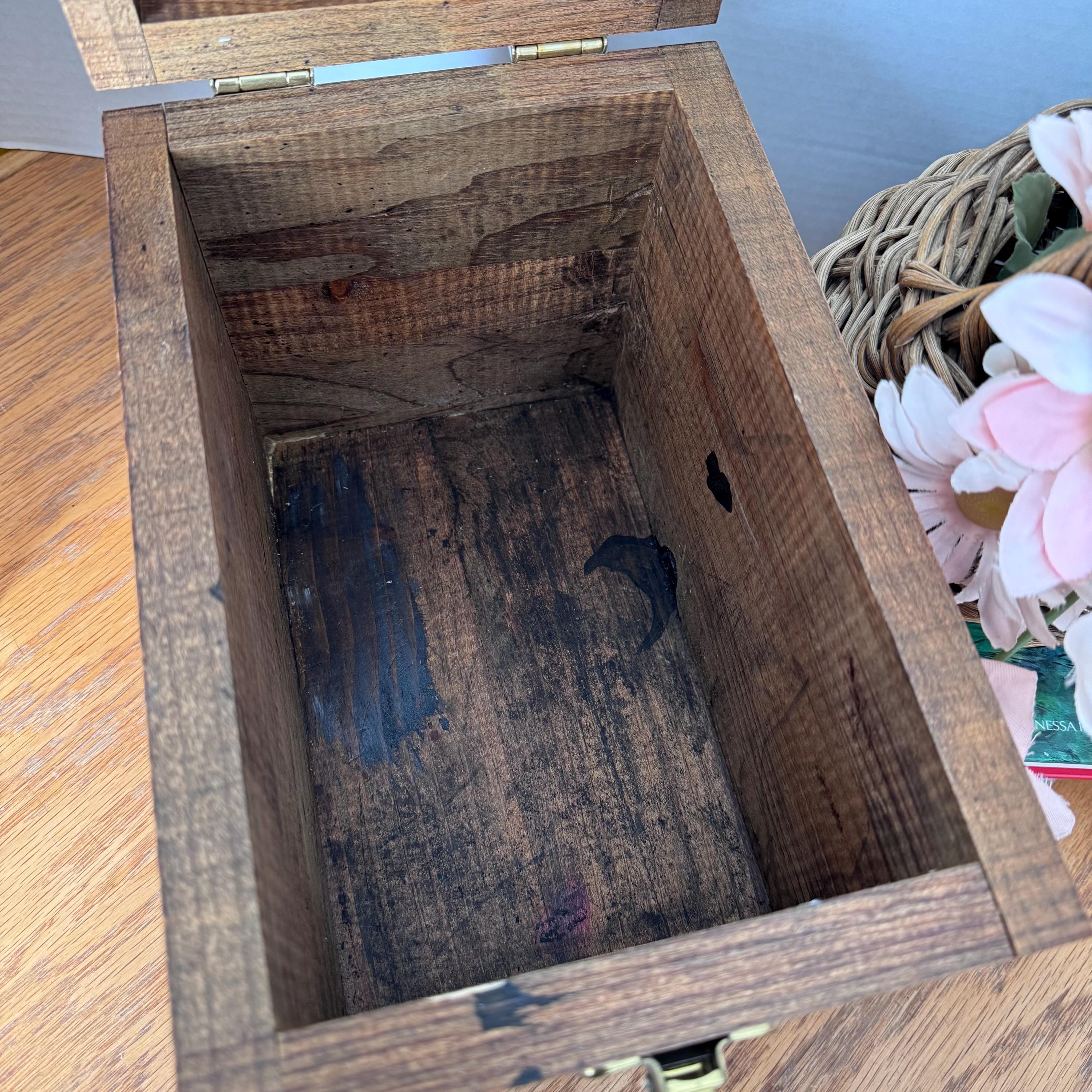 Vintage Shoe Shine Valet/box With Shoe Shining Necessities 