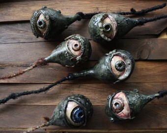 One Eye on a stem | Creepylicious Halloween decor