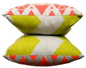 Coussin Double face Lime Chevron et Neon Red Diamond - main sérigraphié sur chanvre - respectueux de l'environnement