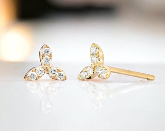 Dainty Diamond Clove Studs / Petite Diamond Stud Earrings / 18K Gold Studs/ 18k Gold Clover Diamond Studs / Natural Diamond Clover Earrings