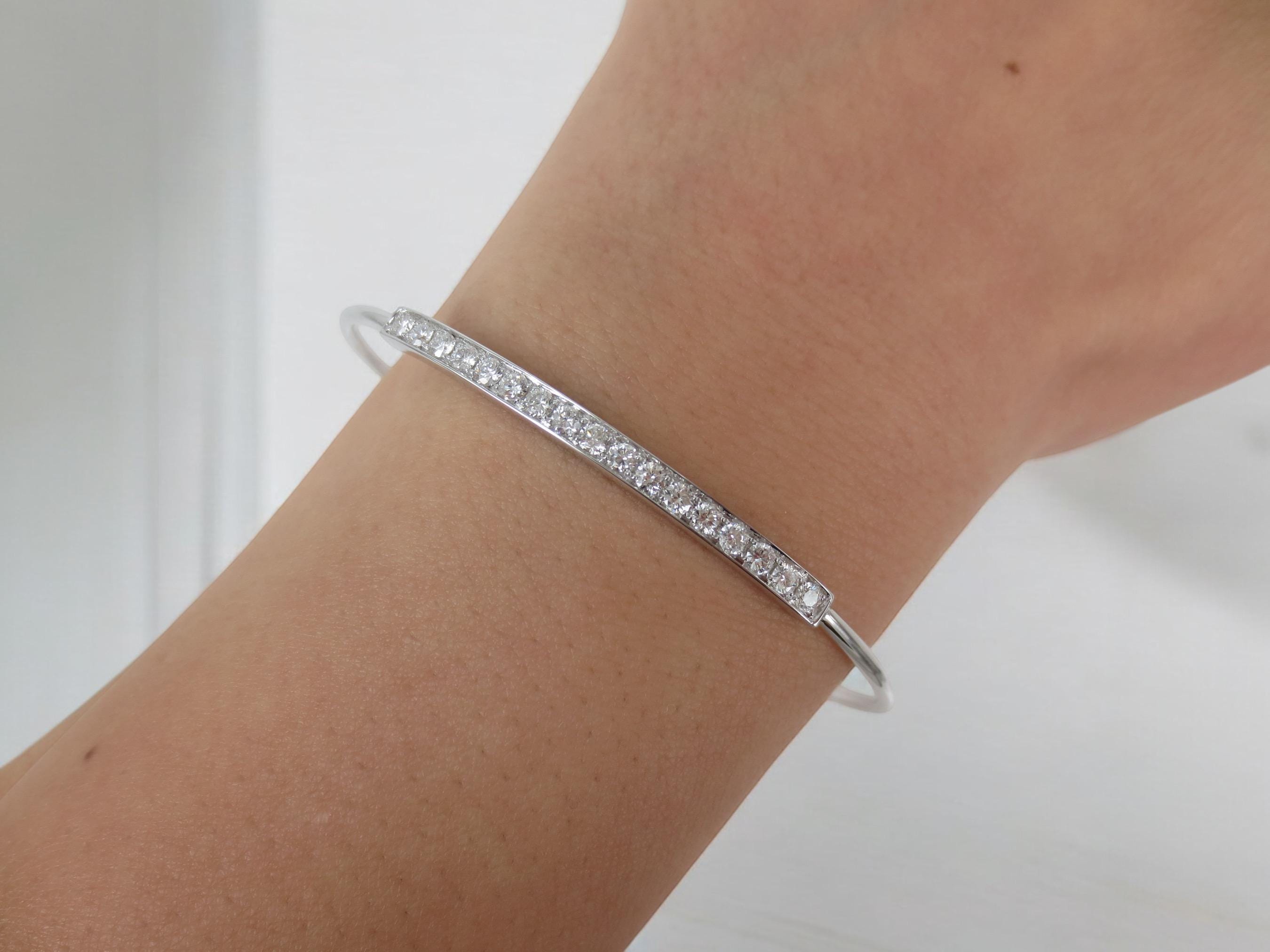 18K White Gold Pave Diamond Bar Bangle Bracelet – 0.66ct 18K White Gold Pave Diamond Bar Bangle Bracelet – 0.66ct
