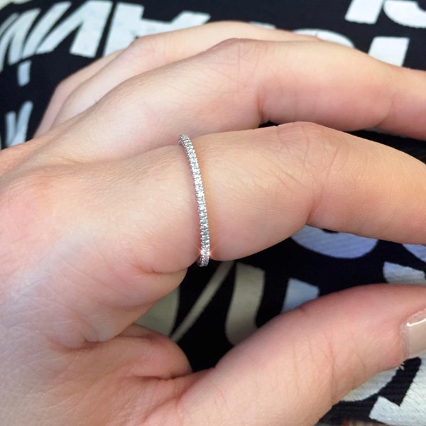 Micro Pavé diamant alliansring: 18K guld stapelring