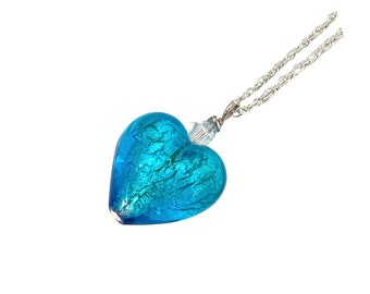 Petit collier coeur bleu turquoise, petit pendentif en verre de Murano