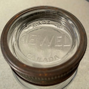 Vintage Canadian Canning Jar, pot met verbeterde edelsteen en juweelglazen deksel met metalen ring, beide gemarkeerd Canada, Mason Jar uitstekende staat