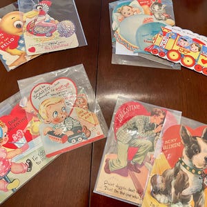Grupos de tarjetas de San Valentín antiguas de mayor tamaño, pato, pollo, soda jerk, perros en tren, se venden en juegos de dos, partes móviles/para colocar de pie