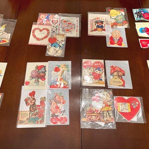 Groupes de cartes vintage pour la Saint-Valentin, chiens, chats, oiseaux, animaux de cirque, comptines, école, bandes dessinées Superman Batman, vendus par thème, années 40