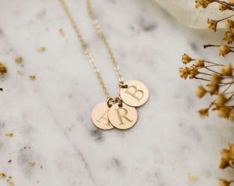 Petit collier initial - Or, Or rose ou argent - Collier de charme de superposition Dainty - Cadeau pour elle - Cadeau pour la nouvelle maman - Bijoux personnalisés