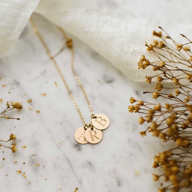 Tiny Initial Necklace Gold, Rose Gold, or Silver Dainty Layering Charm Necklace Gift for Her Gift for New Mom Personalized Jewelry Bild 8