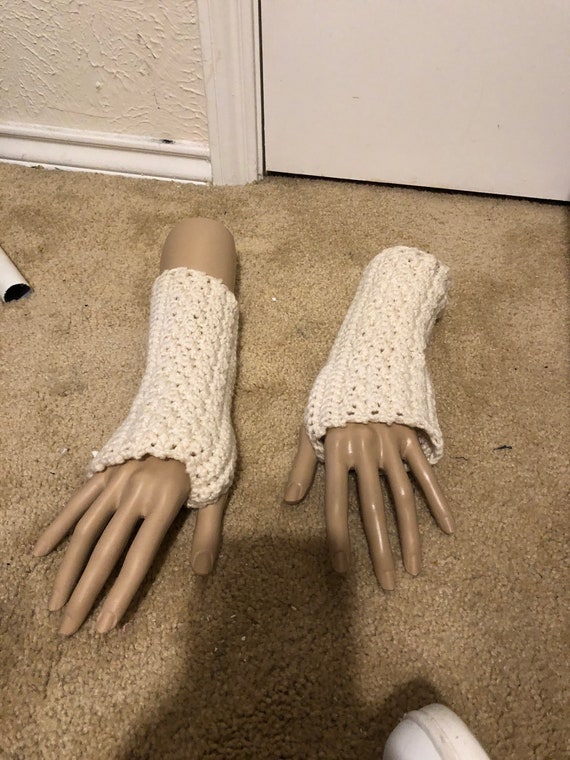 cream fingerless gloves