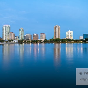 Arte mural de San Petersburgo, Florida: Póster del horizonte de la ciudad, paisaje urbano de San Petersburgo, lienzo de Florida, impresión de San Petersburgo, decoración del hogar de Florida