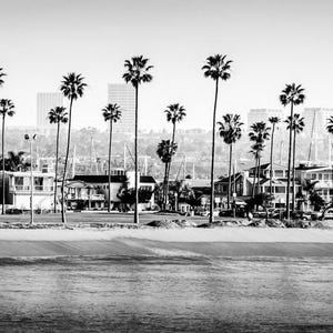 Newport Beach Skyline Wall Art: Southern California Coast Art, Newport Beach Print, Orange County Poster, Newport Beach Canvas, Retro Decor Bild 4