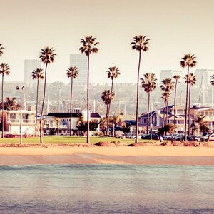 Newport Beach Skyline Wall Art: Southern California Coast Art, Newport Beach Print, Orange County Poster, Newport Beach Canvas, Retro Decor Bild 2