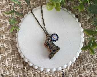 Hiker Necklace
