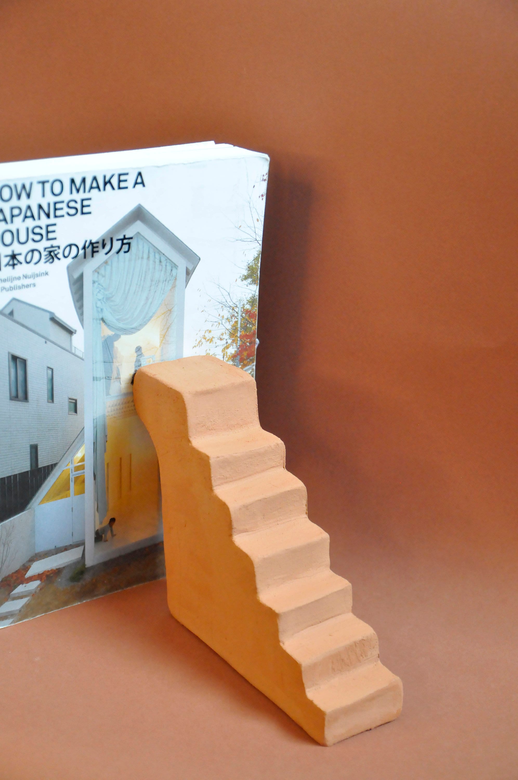 Handmade Raw Terracotta Bookend | Minimaliste Scandinave avec Influence Céramique Méditerranéenne