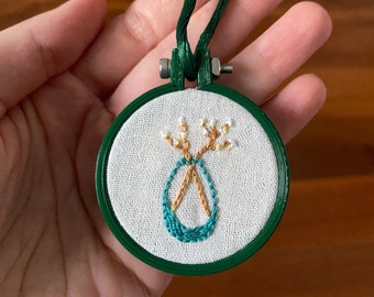 Bud Vase Embroidery Hoop Ornament - Plant Embroidery Artwork, Handmade Wall Hanging