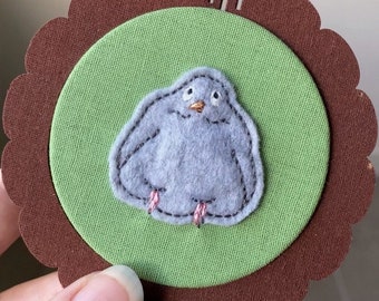 Pudgy Pigeon - Felt Embroidery Art Hoop