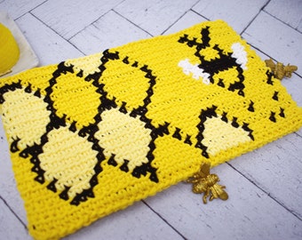 DIY Instant Download Pattern, Crochet handbag, clutch, bee design, honeycomb, bee bag, crochet tutorial, handmade bag honeybee, cottage core