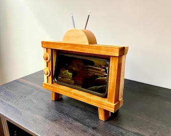 Vintage TV style cell phone stand