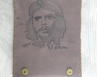 Leather tobacco pouch with the pyrography of Che Guevara