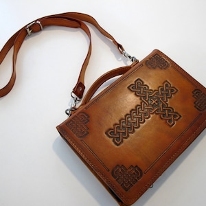 Housse de bible en cuir avec fermeture éclair, poignée supérieure et bandoulière amovible, personnalisée avec des initiales, disponible en 6 modèles,