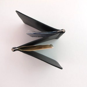 Carpeta de cuero del clip. Disponible en tres colores.