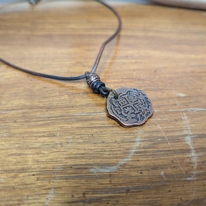 Collar con colgante de réplica de doblón español con moneda pirata, tesoro caribeño de Atocha, oro, cobre, latón y plata, piezas de botín de ocho Cobre