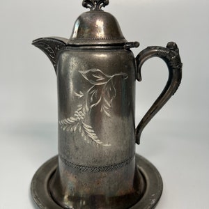 Vintage New Amsterdam Silver Co. Quadruple plate #850 creamer with drip plate.