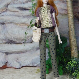 Berry boho t-shirt with metallic trim | 1/6 scale doll burgundy festival shirt | Fit for FR2, MTM, Poppy Parker, NuFace | Doll clothing image 12