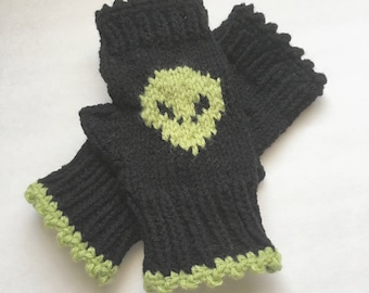 Alien Fingerless Gloves, Halloween Mitts, Hand Knit Gloves, Black and Green Mitts, Novelty Hand Warmers, Texting Gloves. Unisex Gloves,