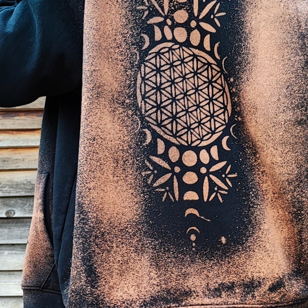 Veste sweat à capuche, unisexe, motifs fleur de vie et phase lunaire décoloré à l'avant. Vêtements teuf, psytrance, festival, tribal, hippy