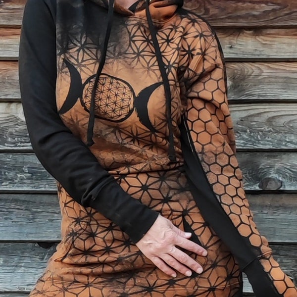 Robe tunique à capuche avec dessin géométrie sacrée, phase lunaire . Mode alternative, motifs géometriques, teuf, techno, psytrance, mad max