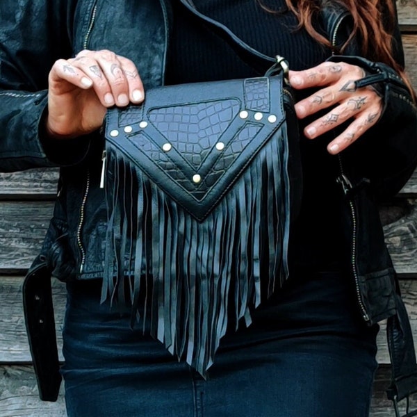 Ceinture sacoche en cuir noir et bordeaux, sac bandoulière à franges, pochette hippie féminine, sac banane festival, rock chic, alternatif