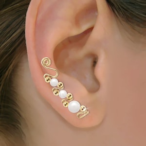 Pendientes de perla blanca con forma de trepador: chapados en oro o plata de ley, joyería nupcial con forma de trepador.