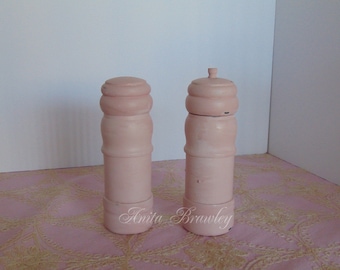 Vintage Shabby Chic Pink Salt and Pepper Mill Shakers – Shipping Included