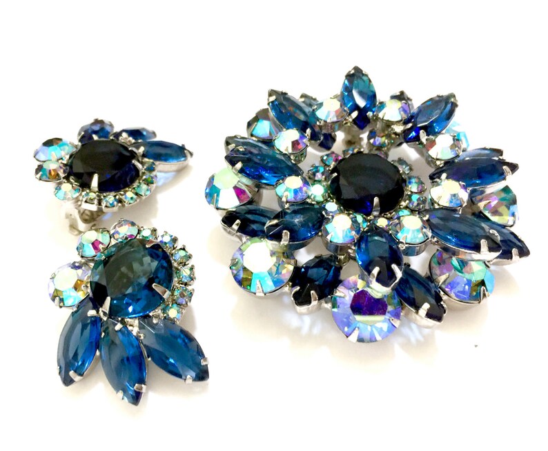 Juliana D/&E Demi Parure Sapphire Rounds Marquise Rhinestones Brooch and Earring Set Wedding Jewelry Gift for Her Aurora Borealis Accents