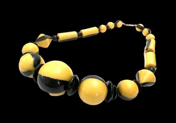 Chunky Bakelite Bead Necklace Wonderful Yellow & … - image 4