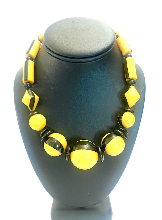 Chunky Bakelite Bead Necklace Wonderful Yellow & … - image 1