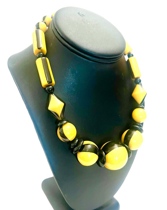 Chunky Bakelite Bead Necklace Wonderful Yellow & … - image 5